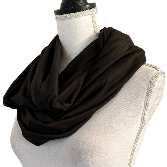 Beyond Yoga Zipper Pocket Infinity Jersey Knit Casual Scarf One Size in Black - Picture 3 of 8